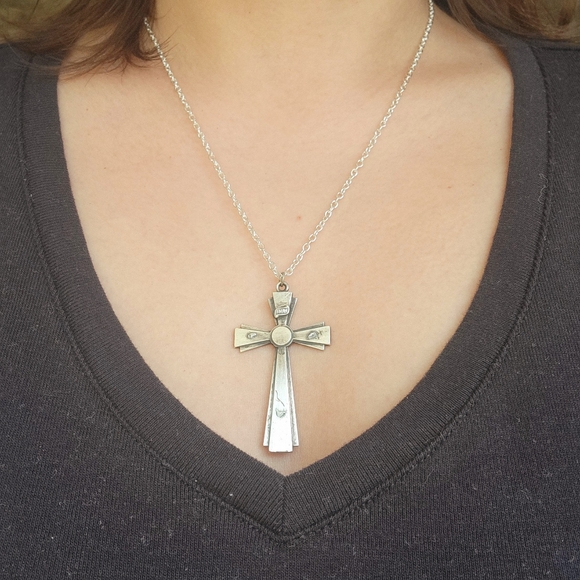 Vintage Silver Cross Necklace - Picture 7 of 8